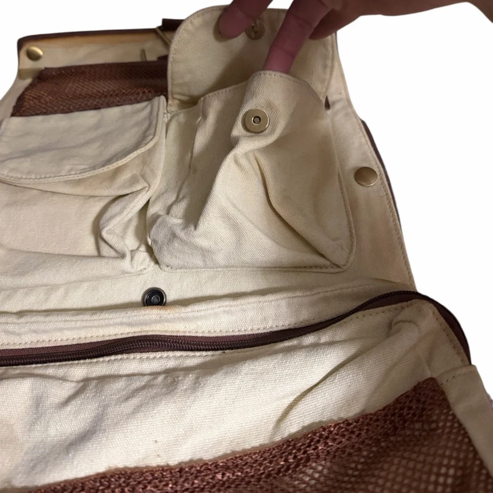 Men’s vintage travel valet with hanger removable pockets for laundering